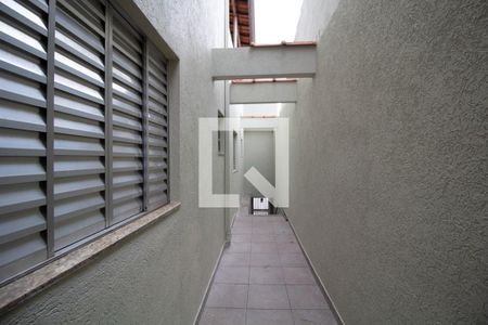 Corredor de casa à venda com 3 quartos, 280m² em Vila Carmosina, São Paulo