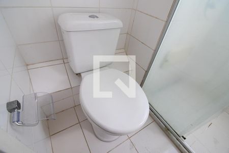 Banheiro de apartamento para alugar com 2 quartos, 48m² em Sarandi, Porto Alegre