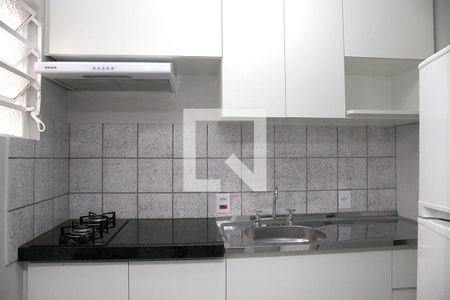 Cozinha de kitnet/studio à venda com 1 quarto, 24m² em Santana, Porto Alegre