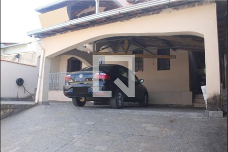 Garagem de casa à venda com 3 quartos, 330m² em Pau Pombo, Nova Lima