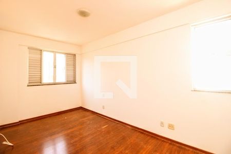 Quarto de apartamento para alugar com 4 quartos, 110m² em Buritis, Belo Horizonte