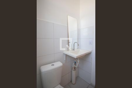 Banheiro de apartamento para alugar com 2 quartos, 45m² em Vila Lage, São Gonçalo