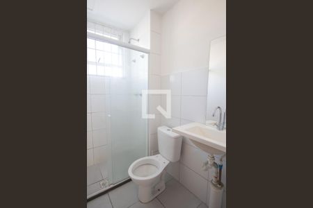 Banheiro de apartamento para alugar com 2 quartos, 45m² em Vila Lage, São Gonçalo