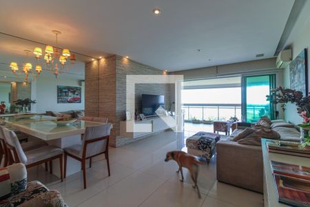 Sala de apartamento para alugar com 3 quartos, 137m² em Barra da Tijuca, Rio de Janeiro