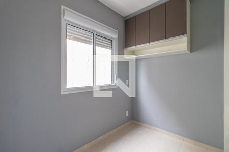 Quarto 1 de apartamento para alugar com 2 quartos, 42m² em Jardim Tupanci, Barueri