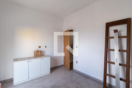 Quarto de casa para alugar com 1 quarto, 60m² em Jardim Santa Tereza, Carapicuíba