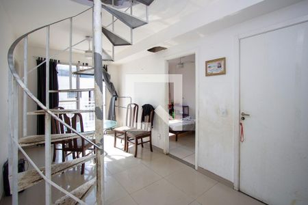 Sala de apartamento para alugar com 3 quartos, 110m² em Galo Branco, São Gonçalo