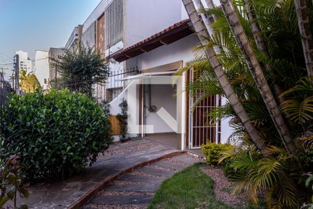 Casa à venda com 225m², 3 quartos e 3 vagas Casa à venda com 225m², 3 quartos e 3 vagasÁrea Externa