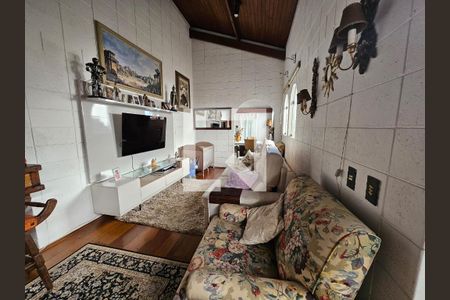 Sala de casa à venda com 3 quartos, 201m² em Jardim Leonor, São Paulo