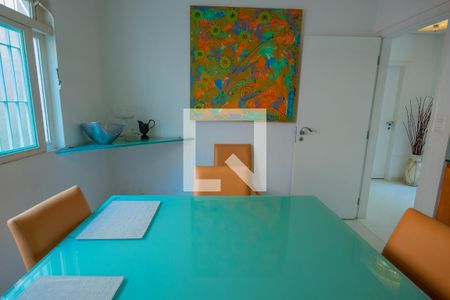 Casa à venda com 540m², 5 quartos e 3 vagas Casa à venda com 540m², 5 quartos e 3 vagasSala/Cozinha