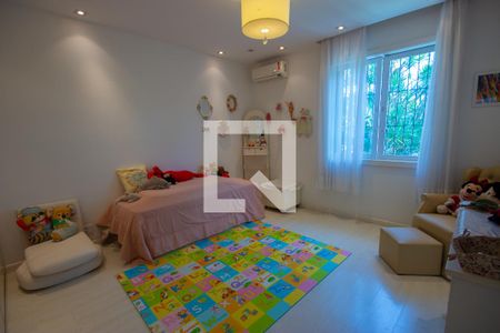 Casa à venda com 540m², 5 quartos e 3 vagas Casa à venda com 540m², 5 quartos e 3 vagasQuarto 1