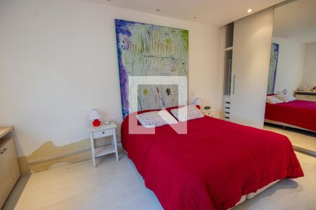 Casa à venda com 540m², 5 quartos e 3 vagas Casa à venda com 540m², 5 quartos e 3 vagasQuarto 2