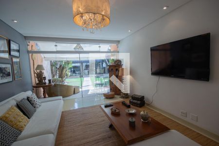 Casa à venda com 540m², 5 quartos e 3 vagas Casa à venda com 540m², 5 quartos e 3 vagasSala