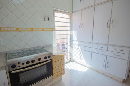 Casa à venda com 540m², 5 quartos e 3 vagas Casa à venda com 540m², 5 quartos e 3 vagasCozinha