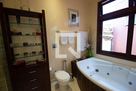 Casa à venda com 540m², 5 quartos e 3 vagas Casa à venda com 540m², 5 quartos e 3 vagasBanheiro da Suíte 1