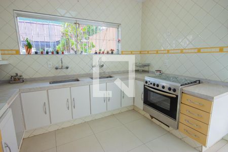 Casa à venda com 540m², 5 quartos e 3 vagas Casa à venda com 540m², 5 quartos e 3 vagasCozinha