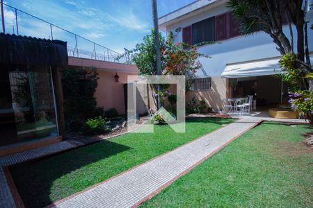 Casa à venda com 540m², 5 quartos e 3 vagas Casa à venda com 540m², 5 quartos e 3 vagasQuintal