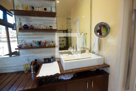 Casa à venda com 540m², 5 quartos e 3 vagas Casa à venda com 540m², 5 quartos e 3 vagasBanheiro da Suíte 1