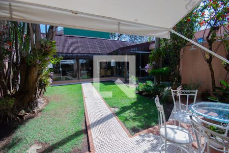 Casa à venda com 540m², 5 quartos e 3 vagas Casa à venda com 540m², 5 quartos e 3 vagasQuintal