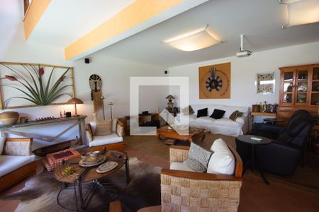 Casa à venda com 540m², 5 quartos e 3 vagas Casa à venda com 540m², 5 quartos e 3 vagasSala de TV