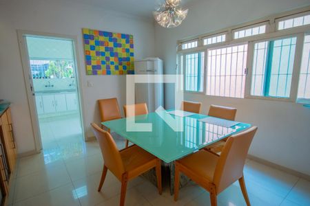 Casa à venda com 540m², 5 quartos e 3 vagas Casa à venda com 540m², 5 quartos e 3 vagasSala/Cozinha
