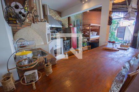 Casa à venda com 540m², 5 quartos e 3 vagas Casa à venda com 540m², 5 quartos e 3 vagasChurrasqueira