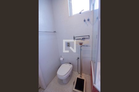 Casa à venda com 540m², 5 quartos e 3 vagas Casa à venda com 540m², 5 quartos e 3 vagasBanheiro 1