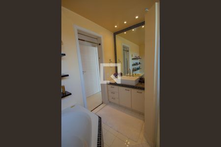 Casa à venda com 540m², 5 quartos e 3 vagas Casa à venda com 540m², 5 quartos e 3 vagasBanheiro da Suíte 2