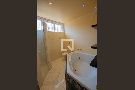 Casa à venda com 540m², 5 quartos e 3 vagas Casa à venda com 540m², 5 quartos e 3 vagasBanheiro da Suíte 2