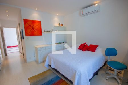 Casa à venda com 540m², 5 quartos e 3 vagas Casa à venda com 540m², 5 quartos e 3 vagasSuíte 2