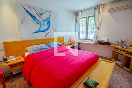 Casa à venda com 540m², 5 quartos e 3 vagas Casa à venda com 540m², 5 quartos e 3 vagasSuíte 1