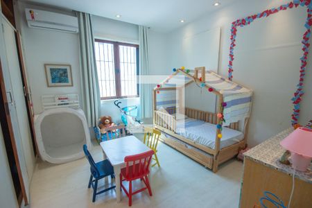 Casa à venda com 540m², 5 quartos e 3 vagas Casa à venda com 540m², 5 quartos e 3 vagasQuarto 3