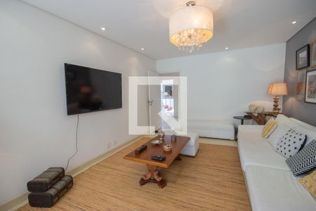 Casa à venda com 540m², 5 quartos e 3 vagas Casa à venda com 540m², 5 quartos e 3 vagasSala