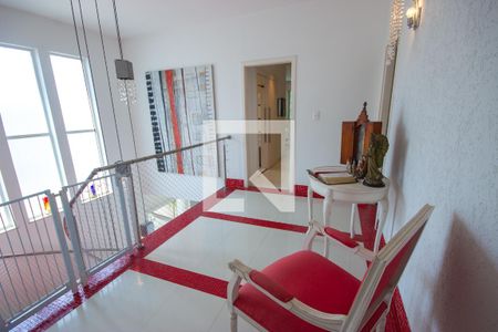 Casa à venda com 540m², 5 quartos e 3 vagas Casa à venda com 540m², 5 quartos e 3 vagasCorredor