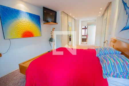 Casa à venda com 540m², 5 quartos e 3 vagas Casa à venda com 540m², 5 quartos e 3 vagasSuíte 1