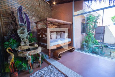 Casa à venda com 540m², 5 quartos e 3 vagas Casa à venda com 540m², 5 quartos e 3 vagasÁrea comum - Churrasqueira