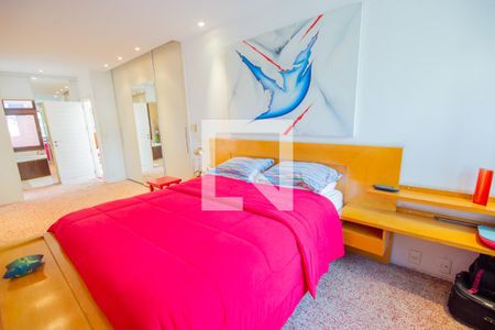 Casa à venda com 540m², 5 quartos e 3 vagas Casa à venda com 540m², 5 quartos e 3 vagasSuíte 1