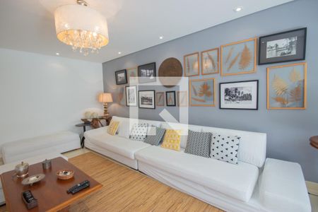 Casa à venda com 540m², 5 quartos e 3 vagas Casa à venda com 540m², 5 quartos e 3 vagasSala