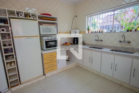 Casa à venda com 540m², 5 quartos e 3 vagas Casa à venda com 540m², 5 quartos e 3 vagasCozinha