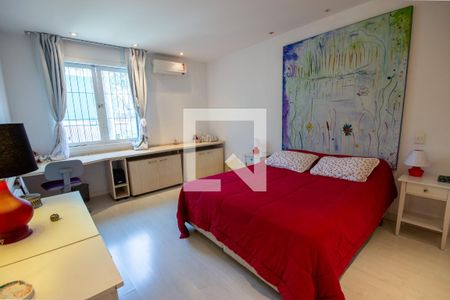 Casa à venda com 540m², 5 quartos e 3 vagas Casa à venda com 540m², 5 quartos e 3 vagasQuarto 2