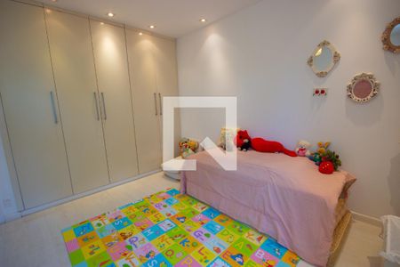 Casa à venda com 540m², 5 quartos e 3 vagas Casa à venda com 540m², 5 quartos e 3 vagasQuarto 1