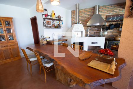 Casa à venda com 540m², 5 quartos e 3 vagas Casa à venda com 540m², 5 quartos e 3 vagasChurrasqueira