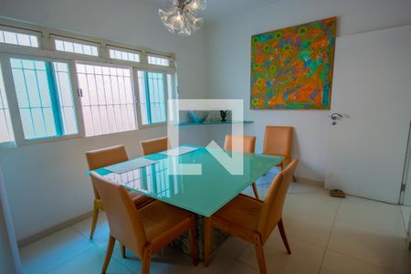 Casa à venda com 540m², 5 quartos e 3 vagas Casa à venda com 540m², 5 quartos e 3 vagasSala/Cozinha