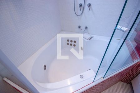 Casa à venda com 540m², 5 quartos e 3 vagas Casa à venda com 540m², 5 quartos e 3 vagasBanheiro 1