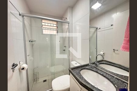 banheiro de apartamento para alugar com 3 quartos, 50m² em Maria Virgínia, Belo Horizonte
