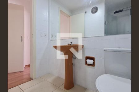 Banheiro de apartamento à venda com 1 quarto, 43m² em Bom Jesus, Porto Alegre