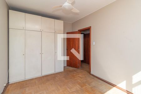 Quarto de apartamento para alugar com 2 quartos, 81m² em Navegantes, Porto Alegre