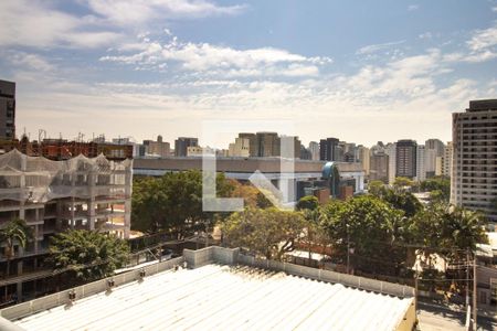 Quarto- vista de kitnet/studio à venda com 1 quarto, 34m² em Indianópolis, São Paulo