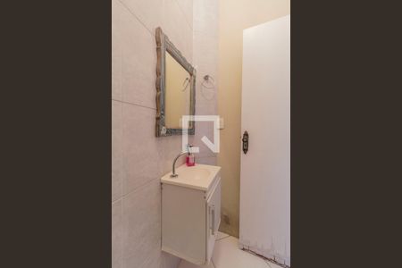 Banheiro de casa à venda com 3 quartos, 70m² em Vila Domitila, São Paulo