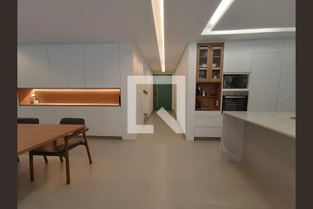 Casa à venda com 300m², 4 quartos e 3 vagasSala/Cozinha